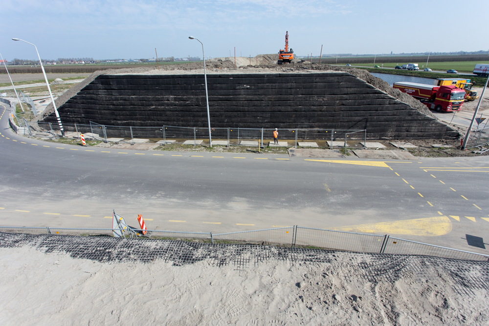 Westfresiaweg N23 Hoogkarspel gewapende grondconstructie